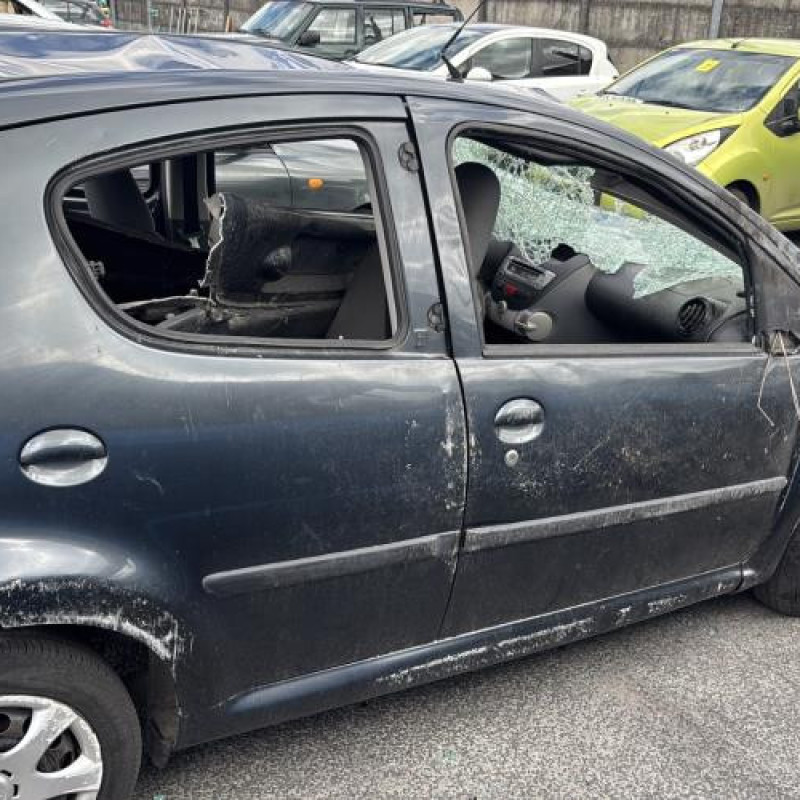 Leve vitre electrique avant gauche PEUGEOT 107 Photo n°10