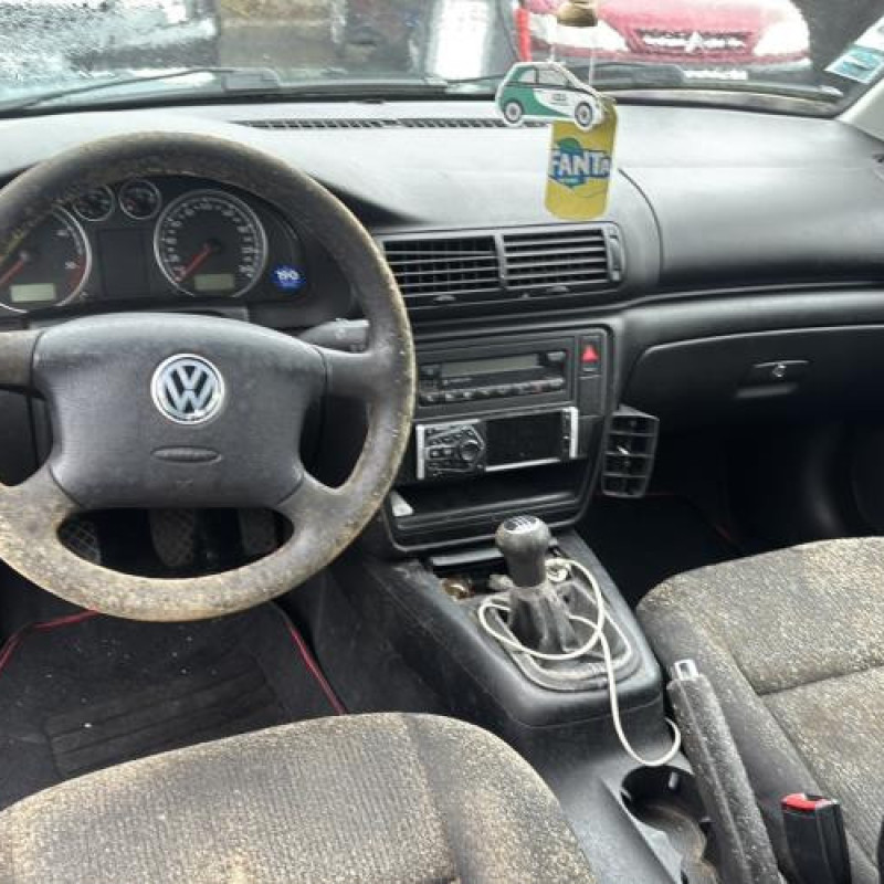 Feu arriere principal droit (feux) VOLKSWAGEN PASSAT 4 Photo n°17