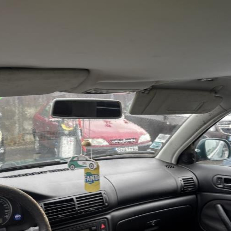 Feu arriere principal droit (feux) VOLKSWAGEN PASSAT 4 Photo n°18