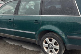 Serrure avant droit VOLKSWAGEN PASSAT 4