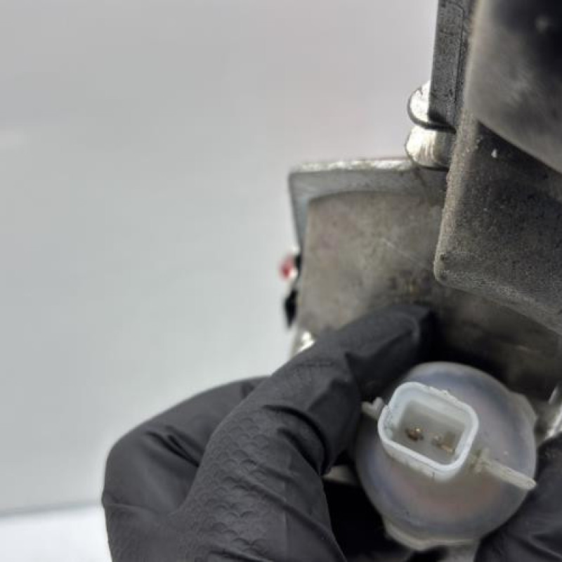 Anti brouillard arriere PEUGEOT 208 1 Photo n°4