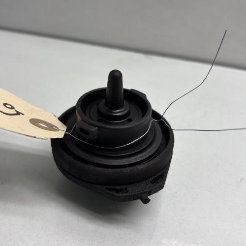 Bouchon de carburant VOLKSWAGEN PASSAT 5 Photo n°3
