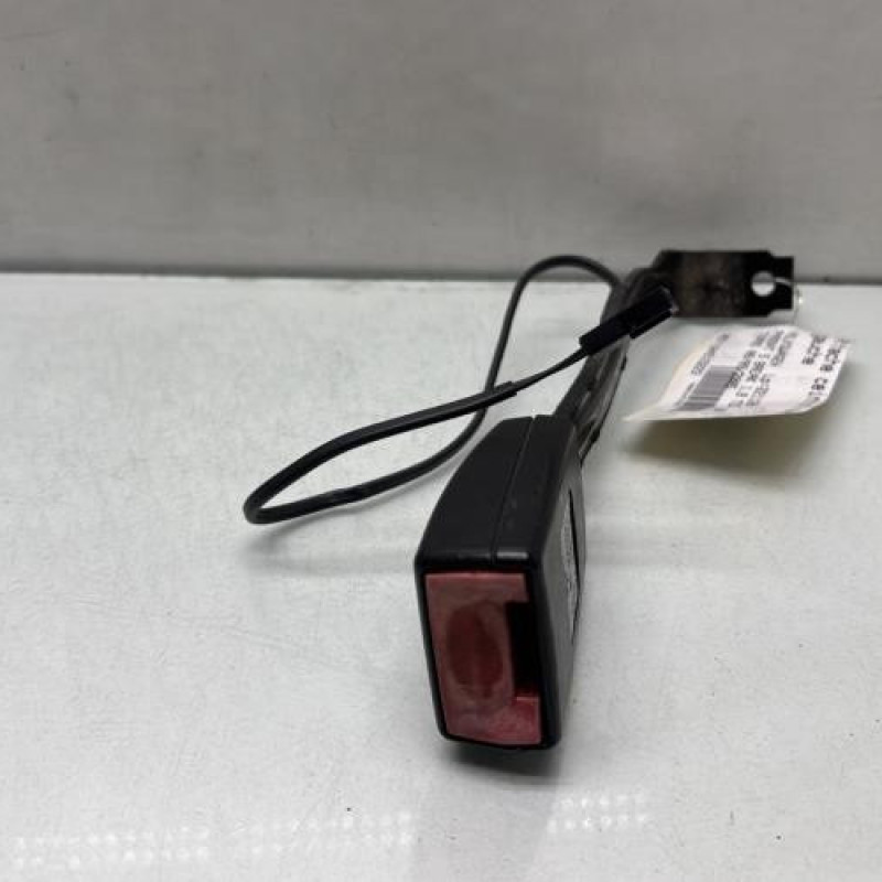 Attache ceinture avant gauche VOLKSWAGEN PASSAT 5 Photo n°3