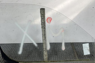Vitre avant gauche PEUGEOT PARTNER 1