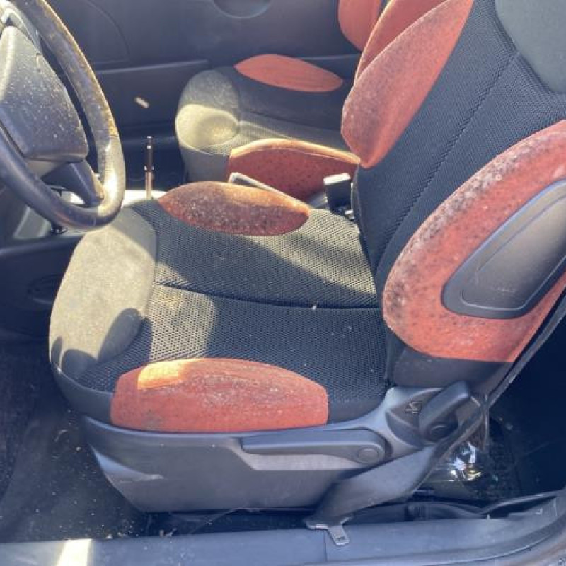 Feu arriere stop central CITROEN C2 Photo n°14