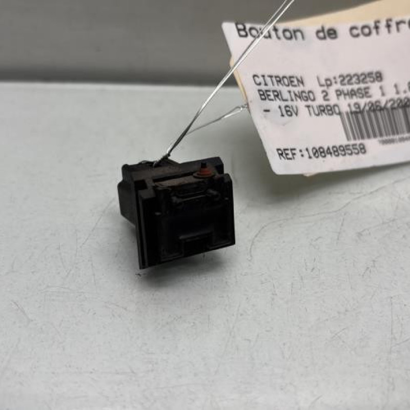Bouton de coffre CITROEN BERLINGO 2 Photo n°1