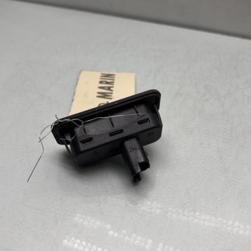 Bouton de coffre RENAULT CAPTUR 1 Photo n°2