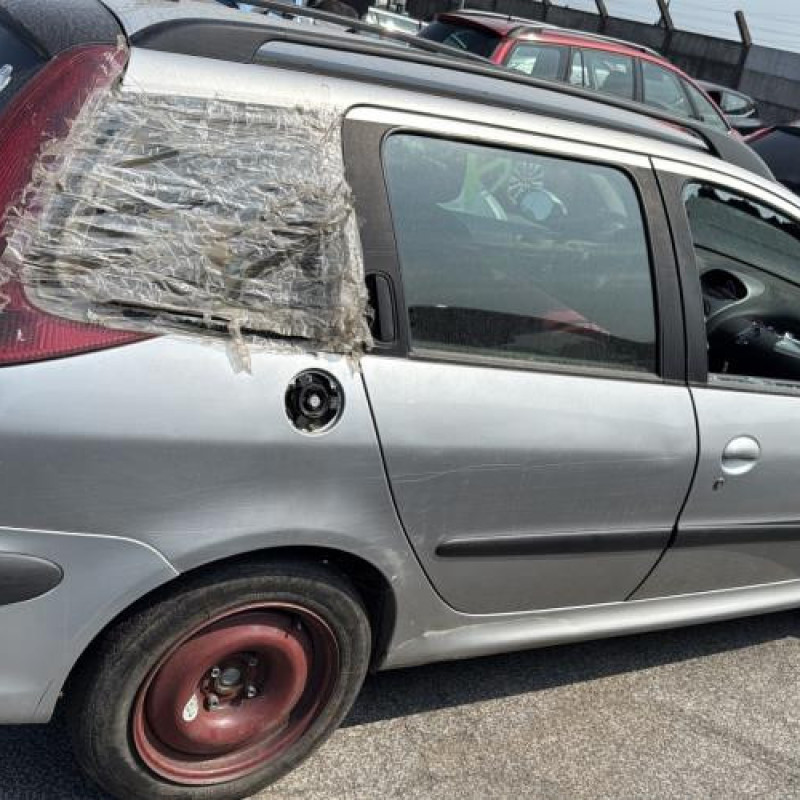 Malle/Hayon arriere PEUGEOT 206 Photo n°18
