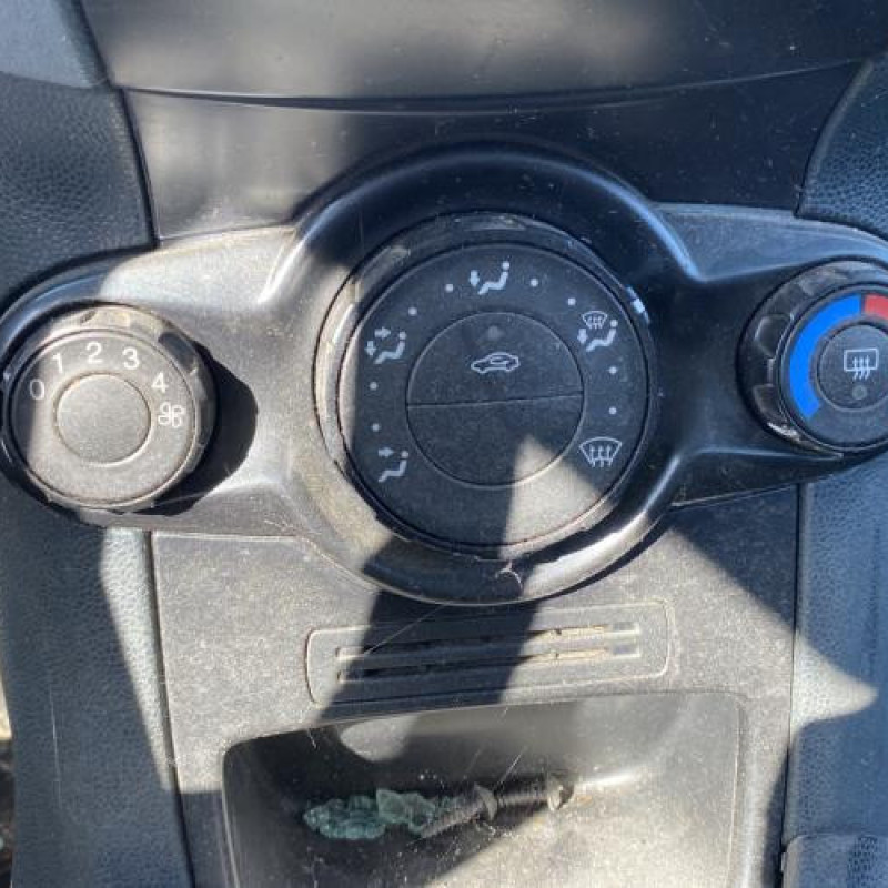 Pretensionneur de ceinture avant gauche FORD FIESTA 6 Photo n°19