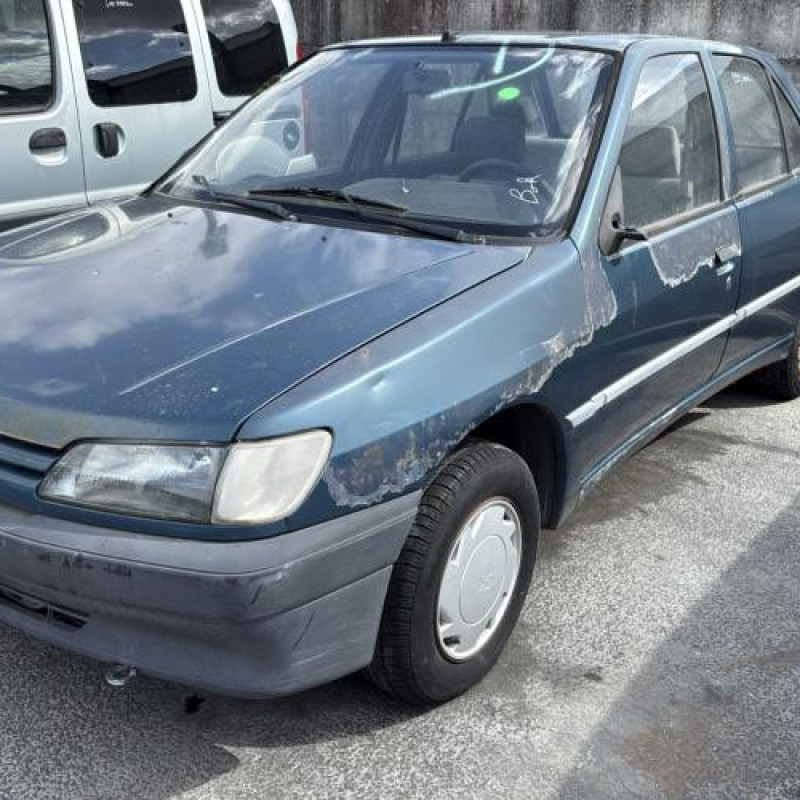 Pare choc arriere PEUGEOT 306 Photo n°8