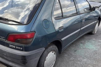 Pare choc arriere PEUGEOT 306