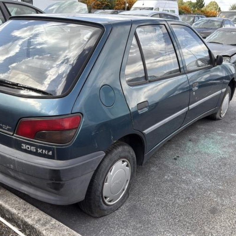 Pare choc arriere PEUGEOT 306 Photo n°10