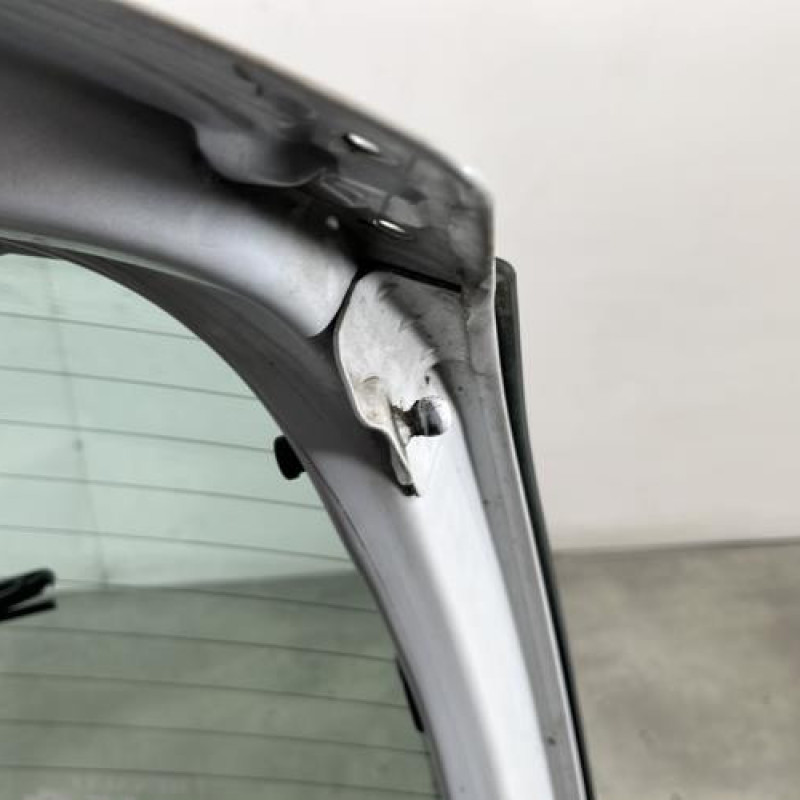Malle/Hayon arriere RENAULT CLIO 2 CAMPUS Photo n°10
