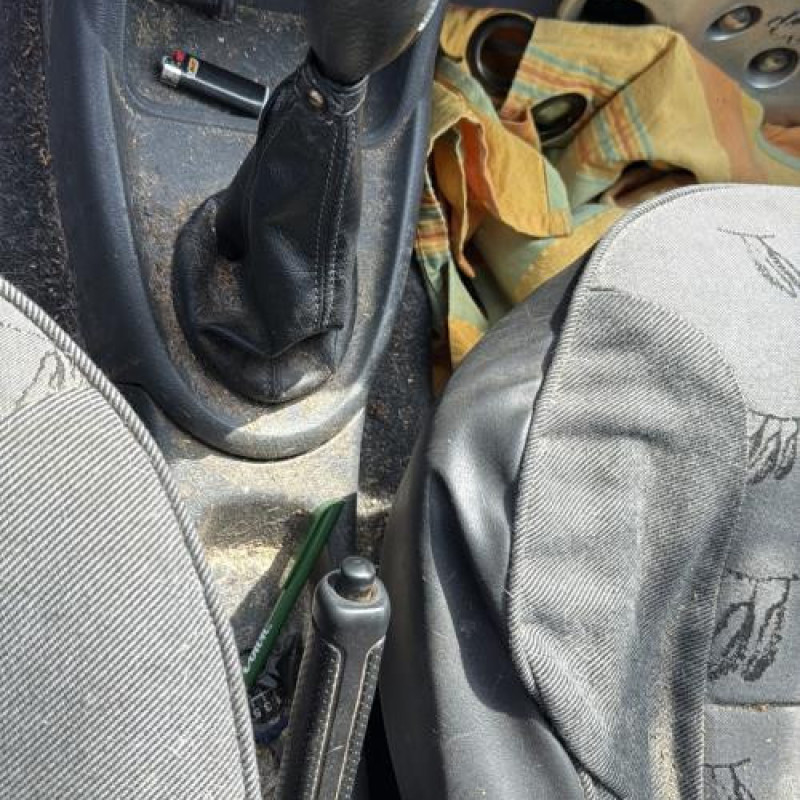 Calandre PEUGEOT PARTNER 1 Photo n°19