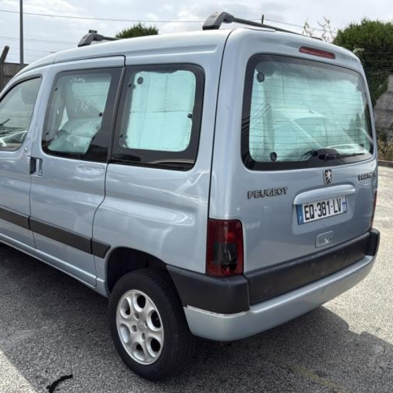 Pare choc arriere PEUGEOT PARTNER 1 Photo n°10