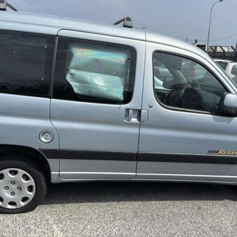 Pare choc arriere PEUGEOT PARTNER 1 Photo n°13
