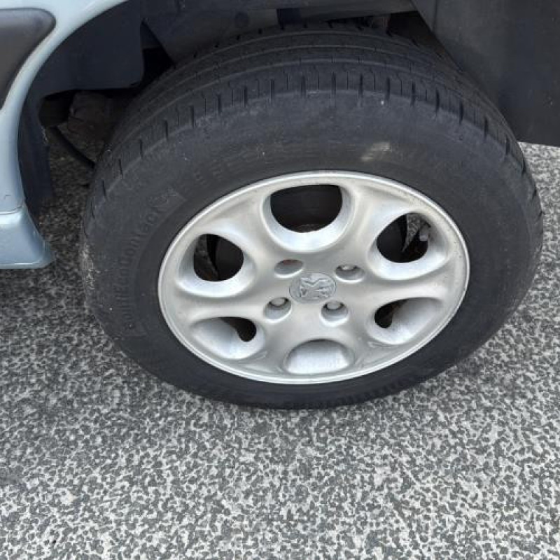 Pare choc avant PEUGEOT PARTNER 1 Photo n°16