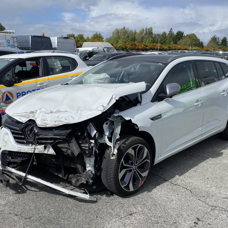 RENAULT MEGANE 4 PHASE 1 BREAK 1.5 BLUE DCI - 8V TURBO Photo n°1