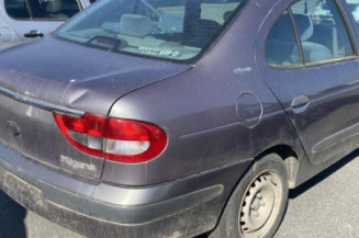 Capot RENAULT MEGANE 1