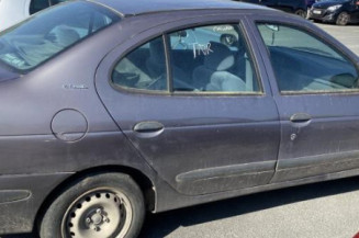 Capot RENAULT MEGANE 1