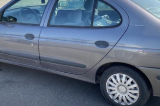 Capot RENAULT MEGANE 1
