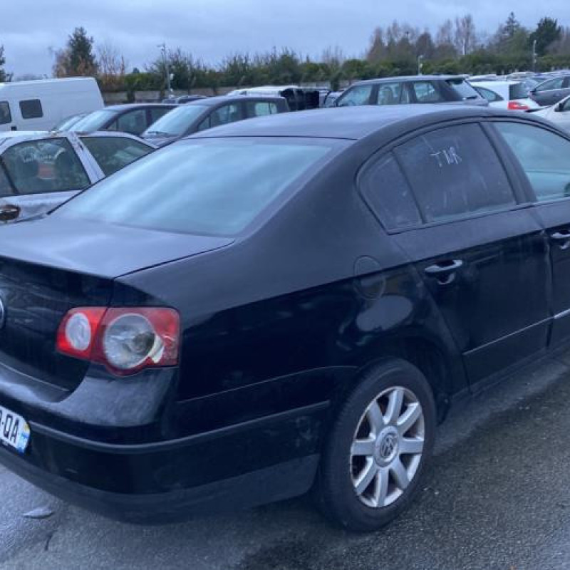 Pare choc arriere VOLKSWAGEN PASSAT 5 Photo n°9