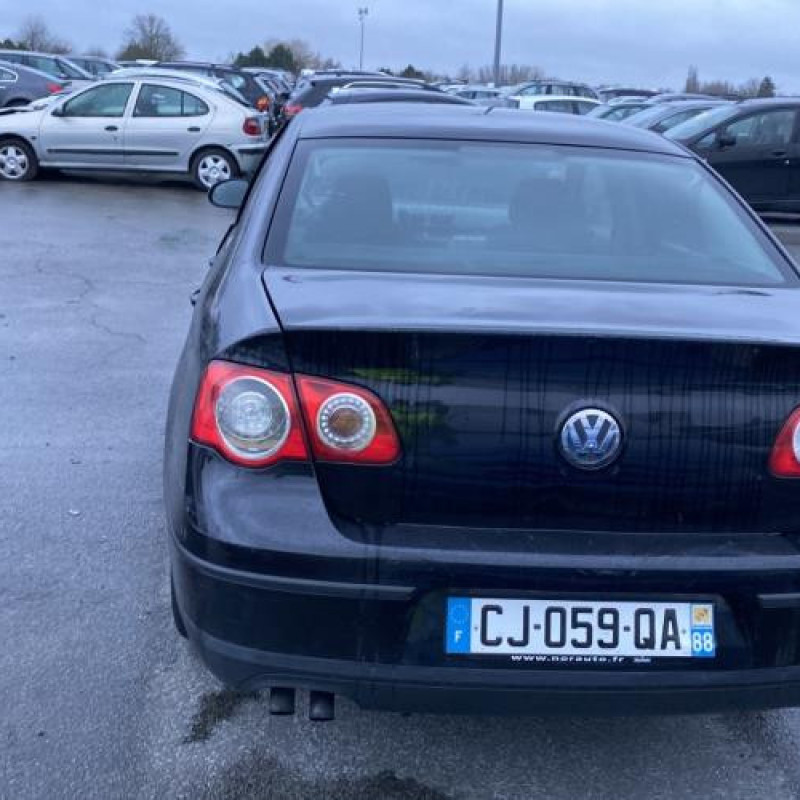 Pare choc arriere VOLKSWAGEN PASSAT 5 Photo n°11
