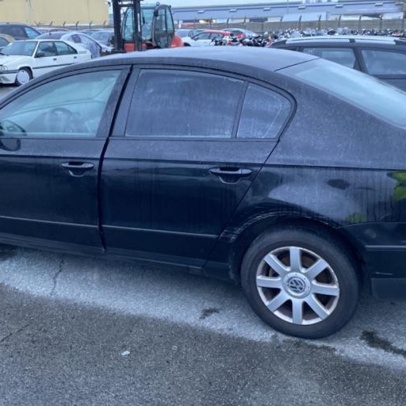 Pare choc arriere VOLKSWAGEN PASSAT 5 Photo n°12