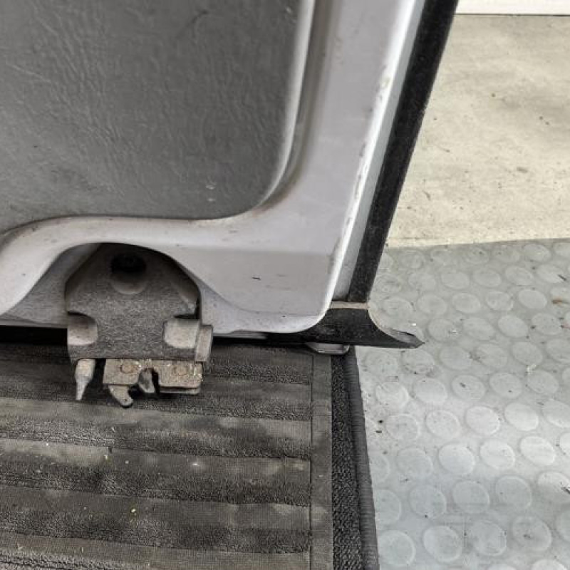 Porte de coffre droit RENAULT TRAFIC 2 Photo n°6