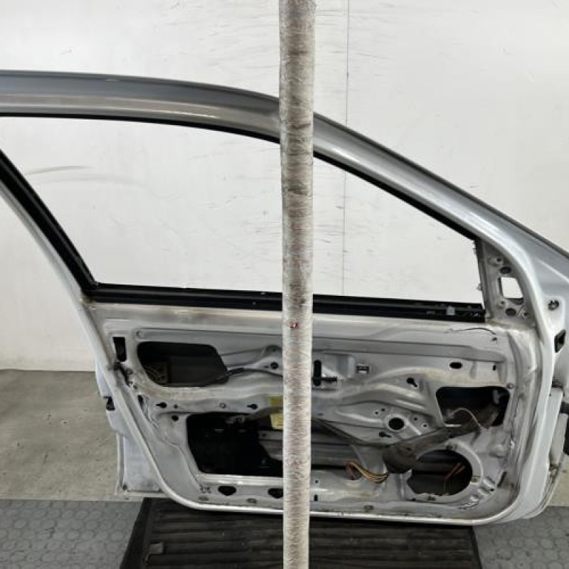 Porte avant gauche RENAULT CLIO 2 CAMPUS Photo n°6
