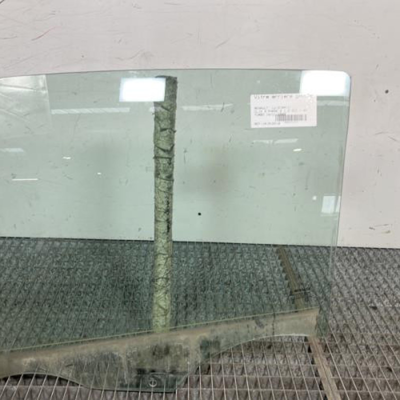 Vitre arriere gauche RENAULT CLIO 3 Photo n°1