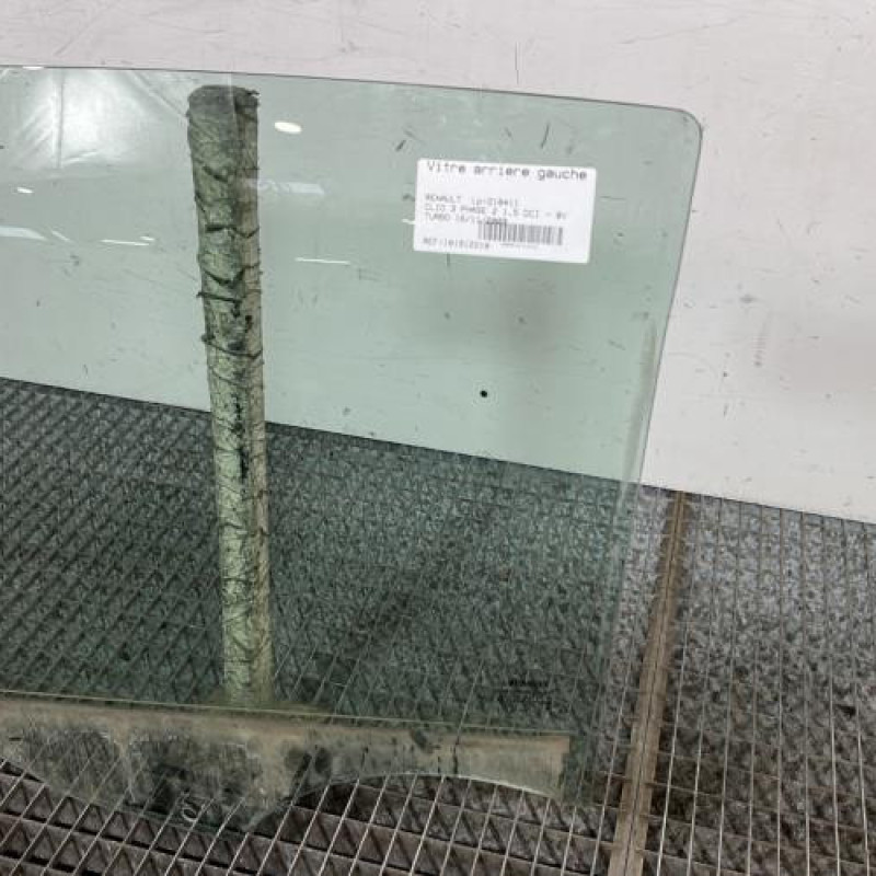 Vitre arriere gauche RENAULT CLIO 3 Photo n°3