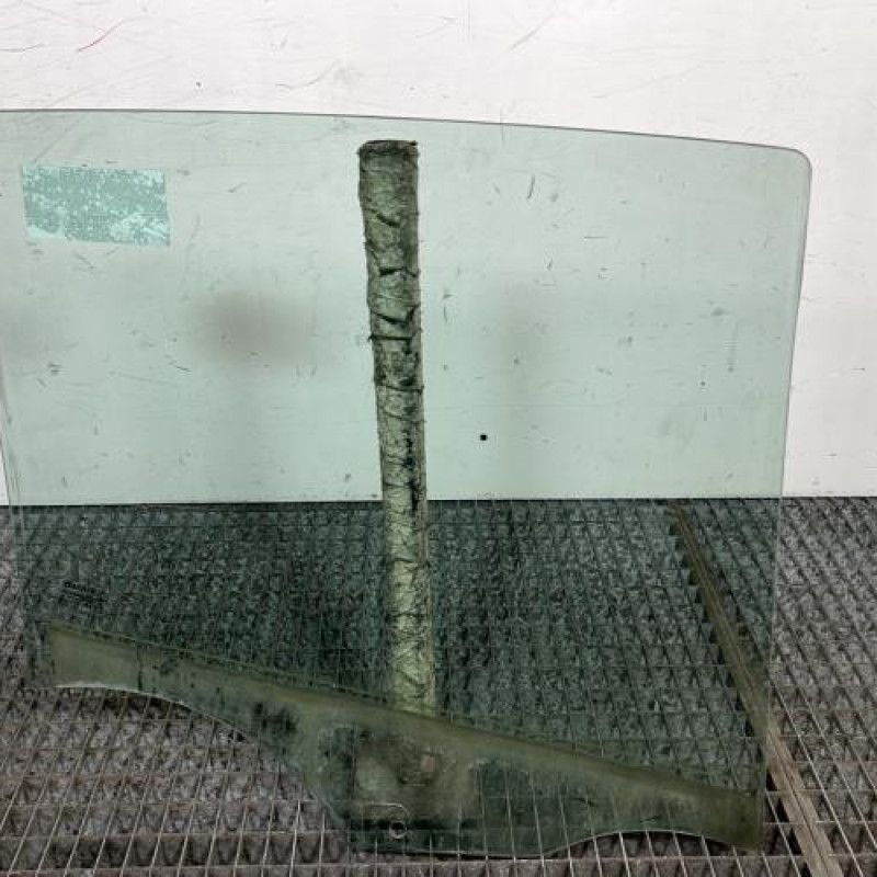 Vitre arriere gauche RENAULT CLIO 3 Photo n°4