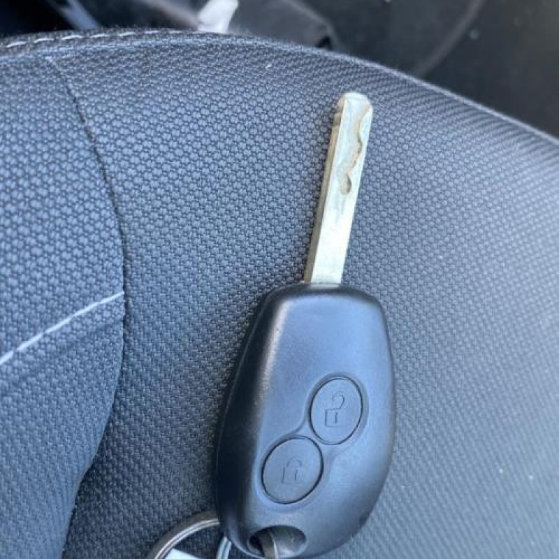 Vitre arriere gauche RENAULT CLIO 3 Photo n°8