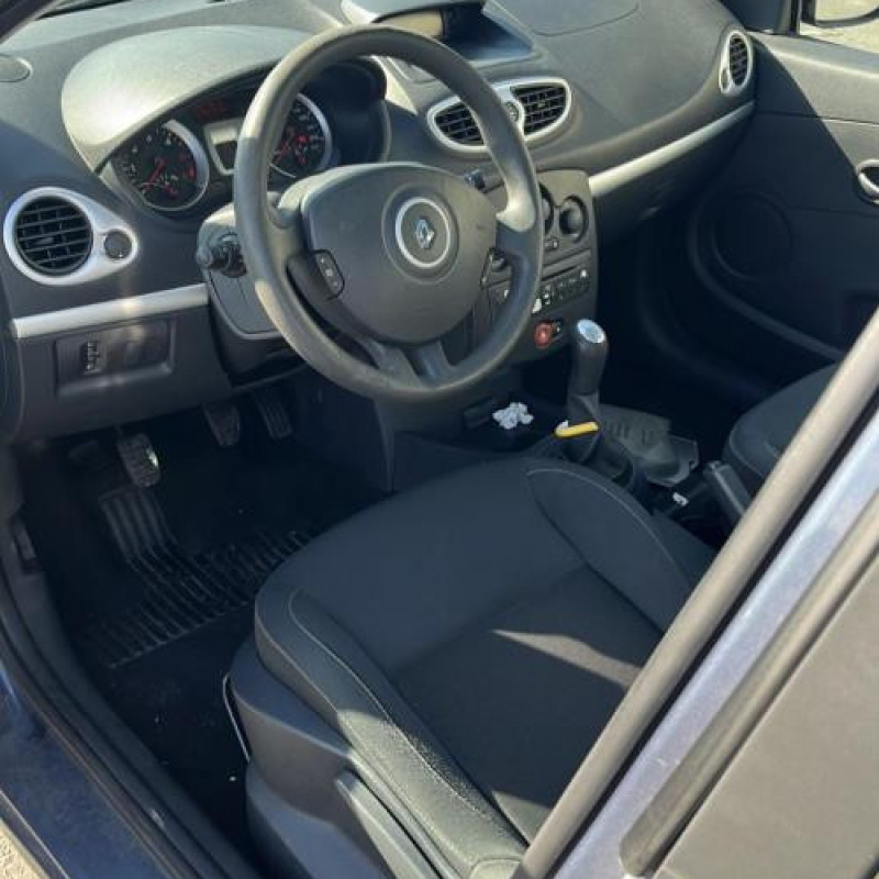 Vitre arriere gauche RENAULT CLIO 3 Photo n°12