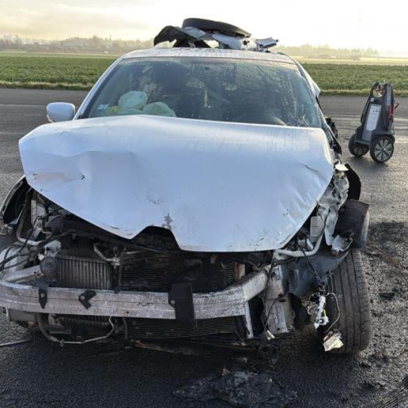 Vitre arriere droit RENAULT CLIO 4 Photo n°11