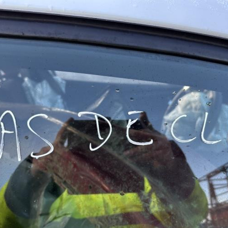 Vitre arriere droit RENAULT CLIO 4 Photo n°15
