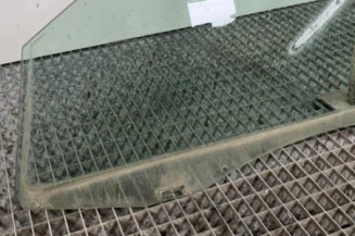Vitre avant gauche VOLKSWAGEN PASSAT 5