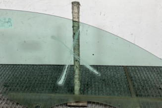 Vitre avant gauche VOLKSWAGEN PASSAT 5