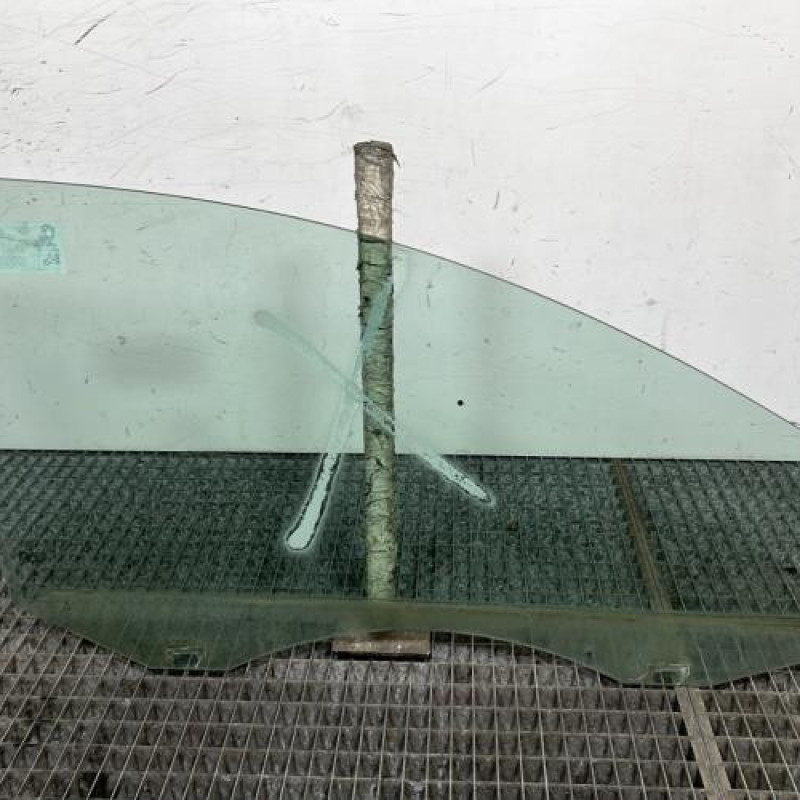 Vitre avant gauche VOLKSWAGEN PASSAT 5 Photo n°4
