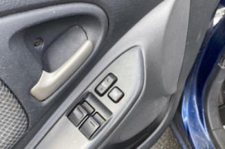 Vitre avant droit TOYOTA YARIS 1