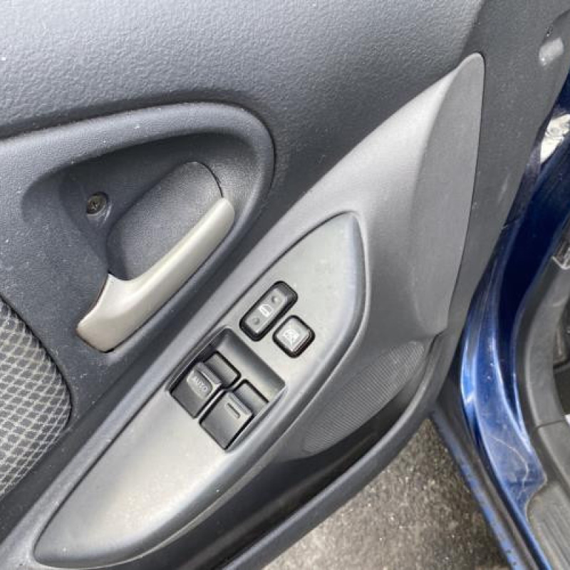 Vitre avant droit TOYOTA YARIS 1 Photo n°14