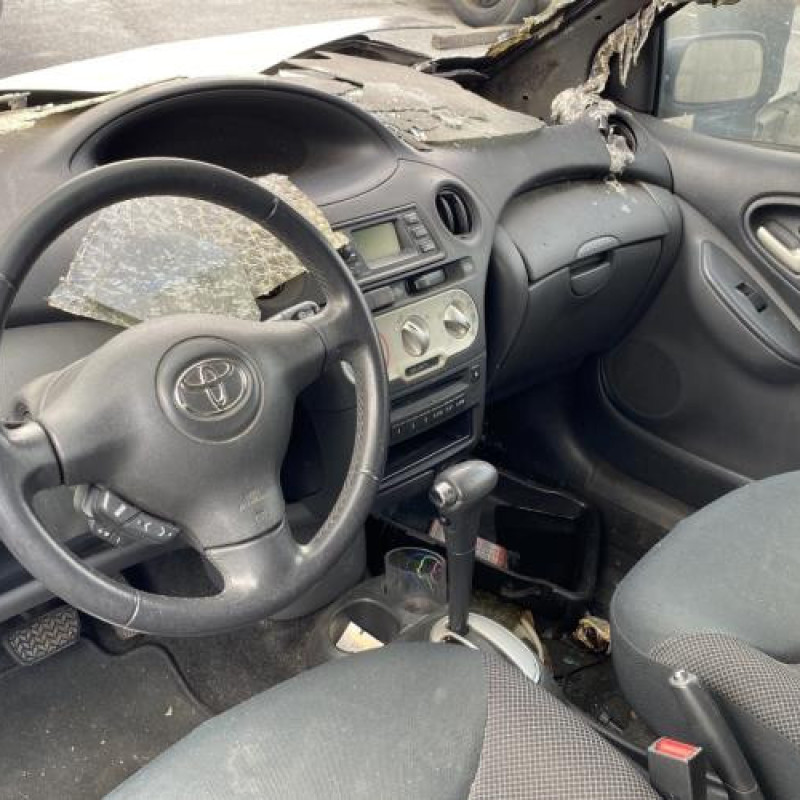 Vitre avant droit TOYOTA YARIS 1 Photo n°17