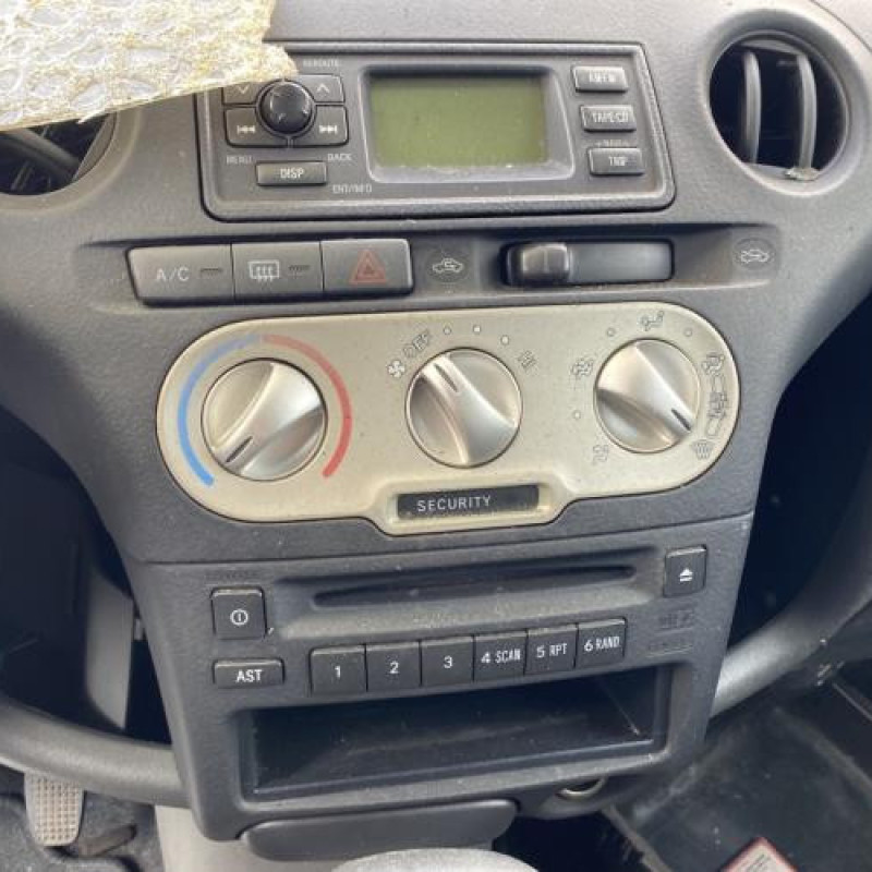 Vitre avant droit TOYOTA YARIS 1 Photo n°19