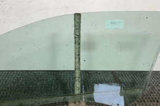 Vitre avant droit PEUGEOT 208 1