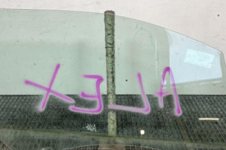 Vitre avant gauche PEUGEOT 208 1