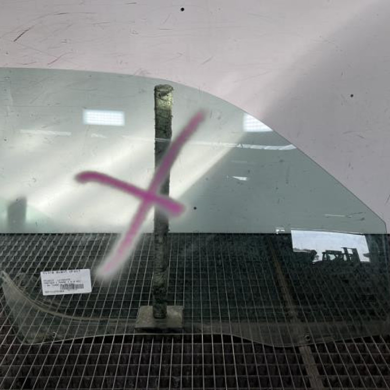 Vitre avant droit PEUGEOT PARTNER 1 Photo n°1