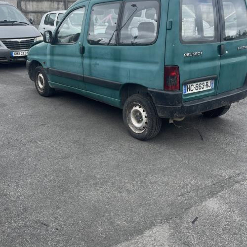 Vitre avant droit PEUGEOT PARTNER 1 Photo n°8
