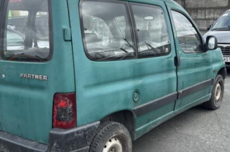 Vitre avant gauche PEUGEOT PARTNER 1