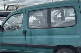 Vitre avant gauche PEUGEOT PARTNER 1
